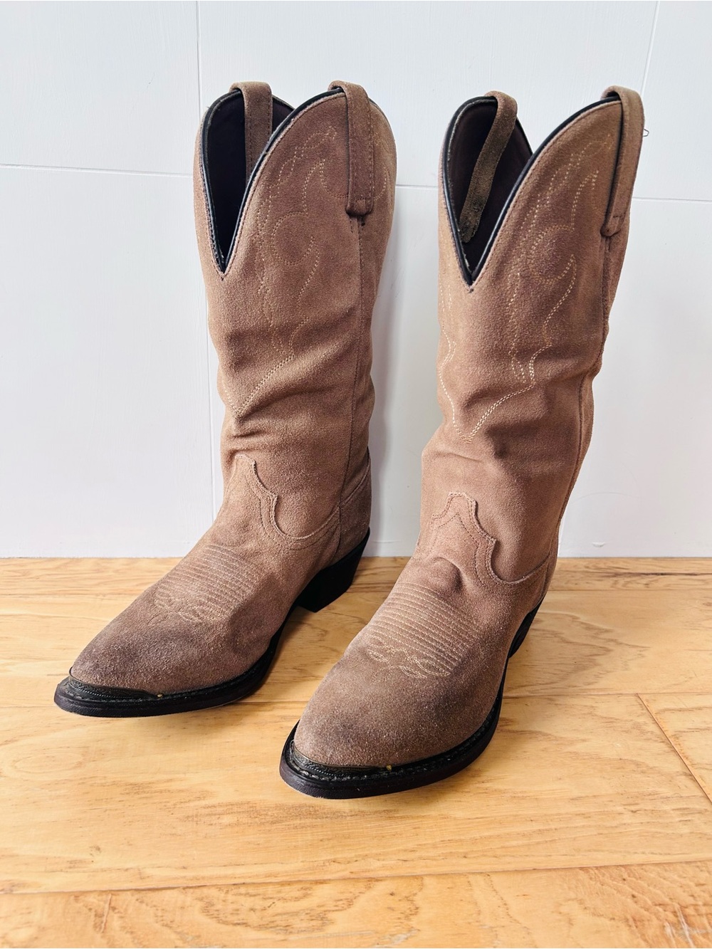 Vintage Laredo Cowgirl Boots Tan Suede Leather 9 M Cowboy Embroidered